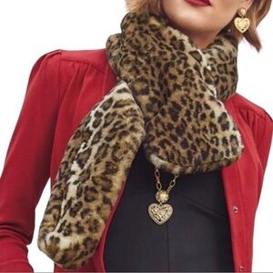 ✨CAbi Bundle Up Scarf✨